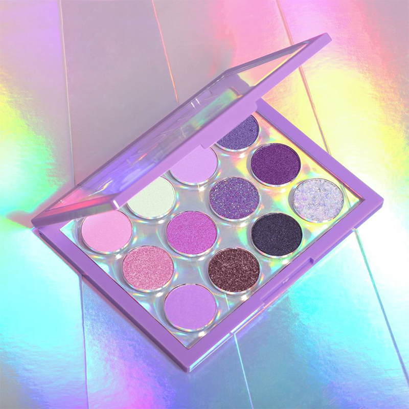 Paleta de sombras com 12 cores brilhantes