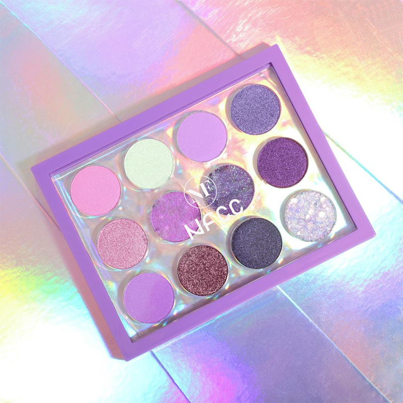 Paleta de sombras com 12 cores brilhantes